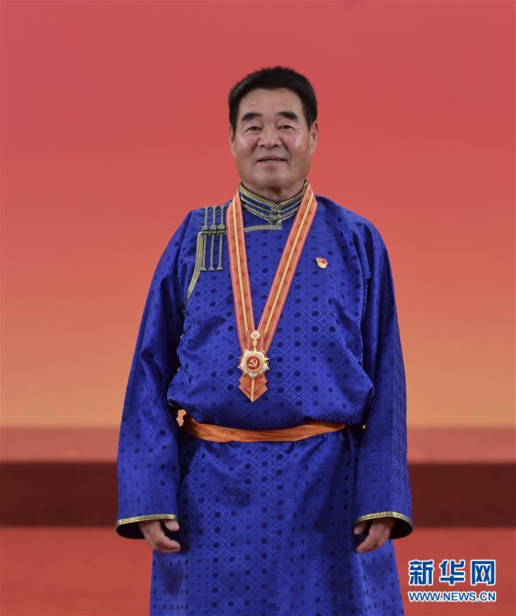 （奮斗百年路　啟航新征程·“七一勛章”獲得者·圖文互動）（2）“草原之子”廷·巴特爾：讓草原綠起來，幫牧民富起來